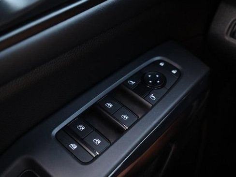 Certified 2025 Nissan Pathfinder SV w/ SV Premium Package AWD/4WD image 18