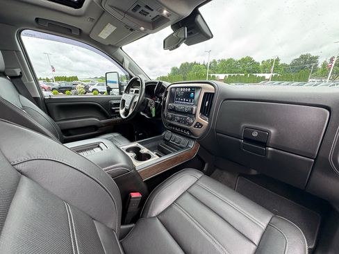 Used 2018 GMC Sierra 3500 Denali w/ Duramax Plus Package AWD/4WD image 10