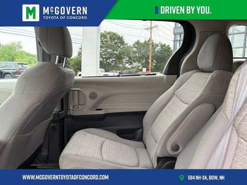 Used 2023 Toyota Sienna LE AWD/4WD image 17