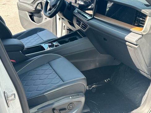 New 2026 Volkswagen Tiguan SEL R-Line AWD/4WD image 13