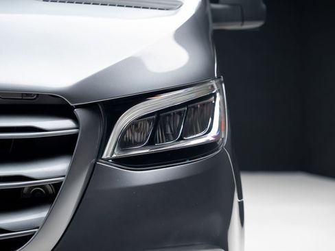 Used 2021 Mercedes-Benz Sprinter 144 Cargo image 10