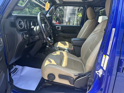 Used 2018 Jeep Wrangler Unlimited Sahara AWD/4WD image 11