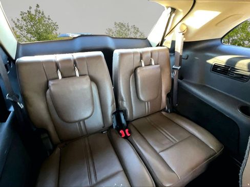 Used 2013 Lincoln MKT AWD image 28