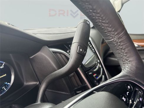 Used 2020 Cadillac Escalade Premium Luxury AWD/4WD image 24