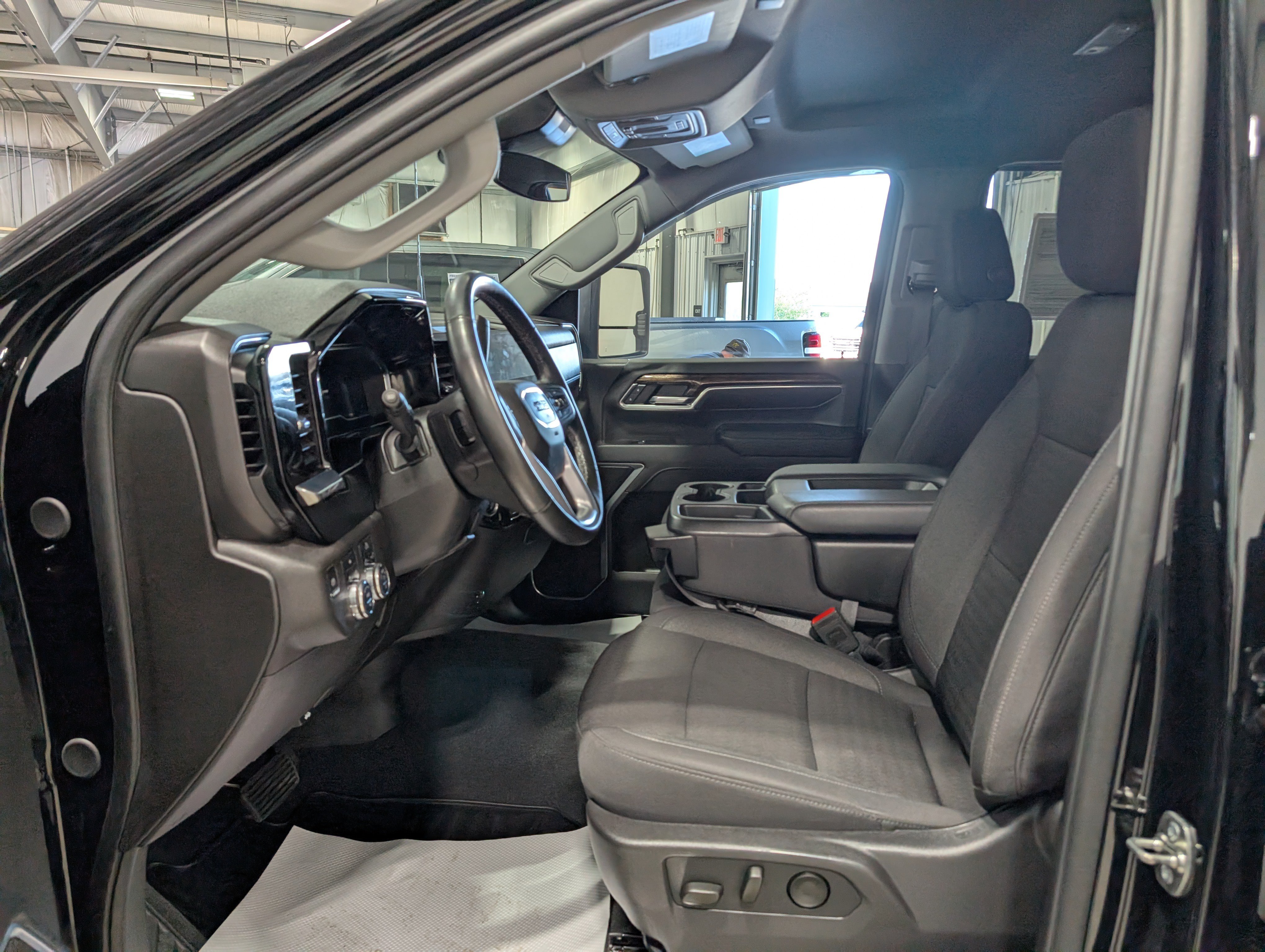 Used 2025 GMC Sierra 2500 SLE w/ Preferred Package AWD/4WD image 16