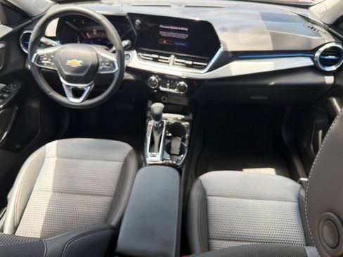 Used 2025 Chevrolet Trax LT w/ LT Convenience Package FWD image 15