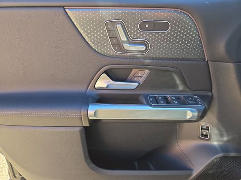 New 2025 Mercedes-Benz GLB 250 image 15