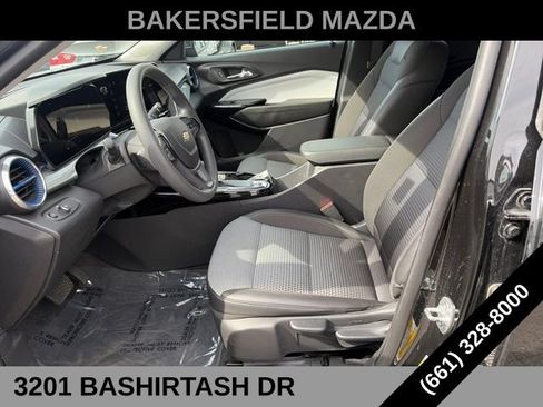 Used 2025 Chevrolet Trax LT FWD image 9