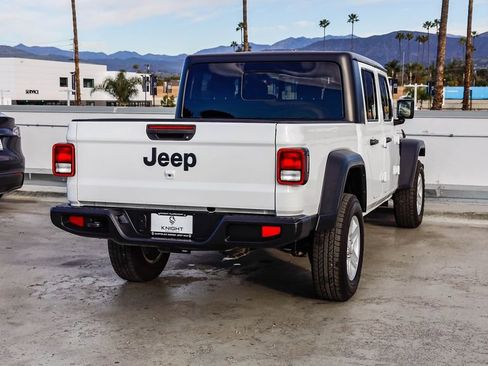 Certified 2023 Jeep Gladiator Sport image 9