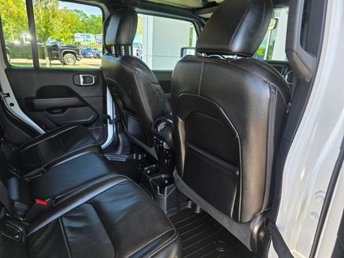 Used 2021 Jeep Gladiator Overland AWD/4WD image 15