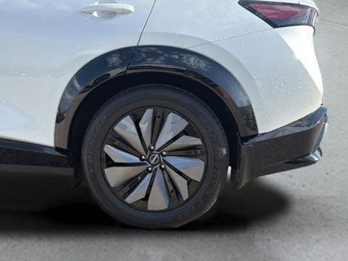 Used 2025 Nissan Ariya AWD image 11