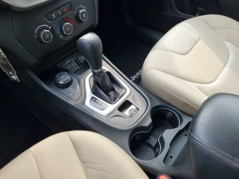 Used 2015 Jeep Cherokee Sport w/ Sport Appearance Group AWD/4WD image 27