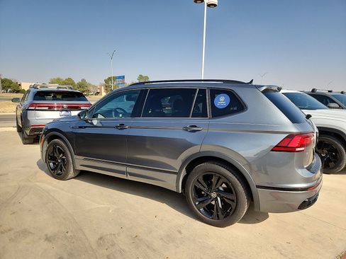 Certified 2024 Volkswagen Tiguan SE R-Line image 4
