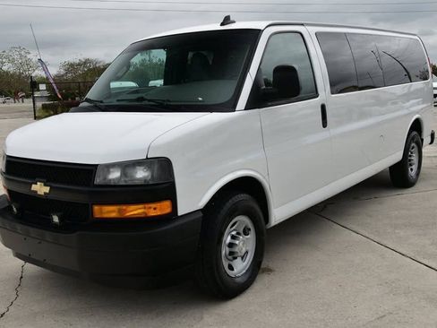 Used 2019 Chevrolet Express 3500 LS RWD image 3