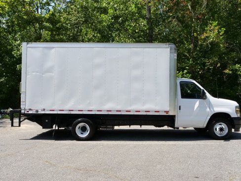 Used 2024 Ford E-450 and Econoline 450 Super Duty w/ Power Windows & Locks Group RWD image 41
