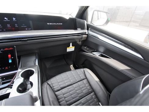 New 2026 Cadillac Escalade ESV V w/ LPO, ONYX Package AWD/4WD image 10