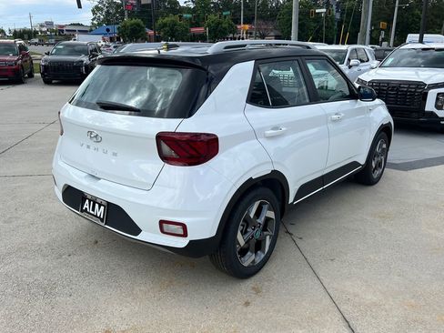 New 2025 Hyundai Venue Limited image 5