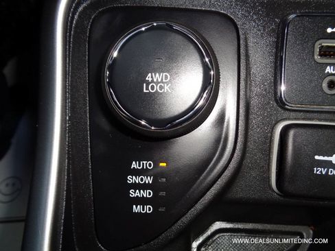 Used 2018 Jeep Compass Latitude w/ Popular Equipment Group AWD/4WD image 12