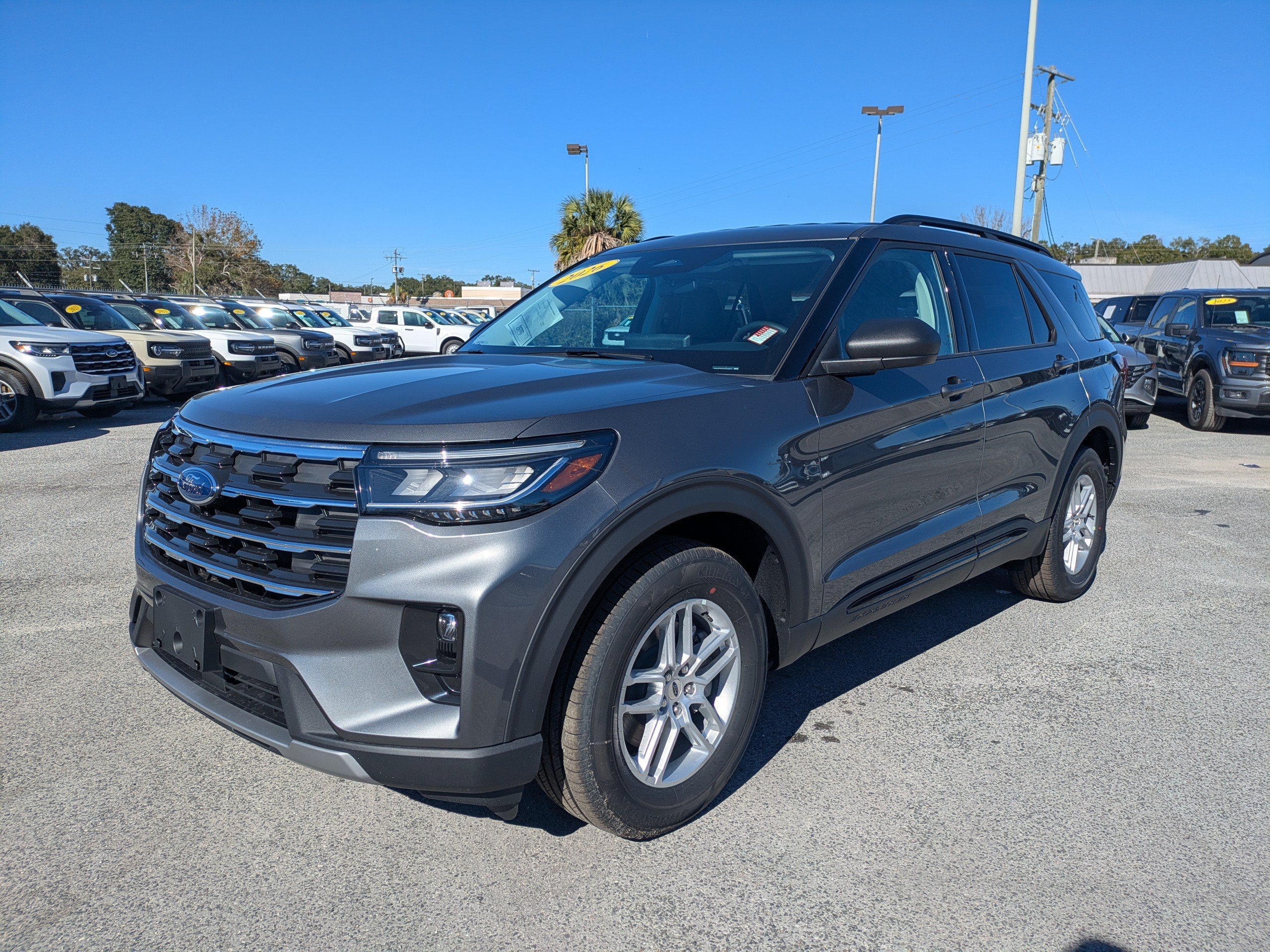 New 2026 Ford Explorer Active w/ Active Comfort Package RWD image 7