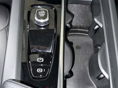 Used 2025 Volvo V60 B5 Cross Country Plus image 23