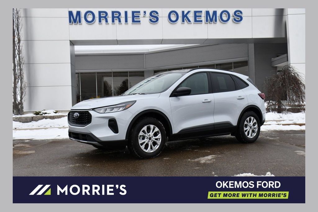 Used 2025 Ford Escape Active w/ Tech Pack #1 AWD/4WD image 1