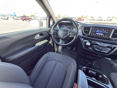 Used 2018 Chrysler Pacifica Touring Plus w/ S Appearance Package FWD image 21