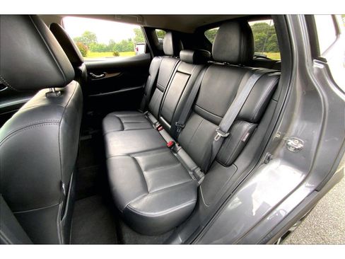 Used 2022 Nissan Rogue Sport SL AWD/4WD image 24