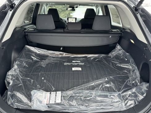 Used 2025 Toyota RAV4 XLE image 38