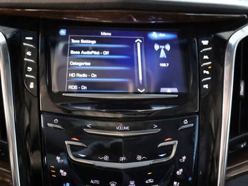 Used 2017 Cadillac Escalade Luxury AWD/4WD image 17