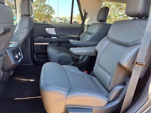 New 2025 Ford Expedition Active image 10