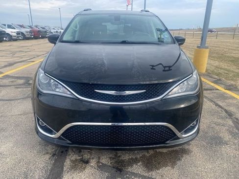 Certified 2017 Chrysler Pacifica Touring-L image 6