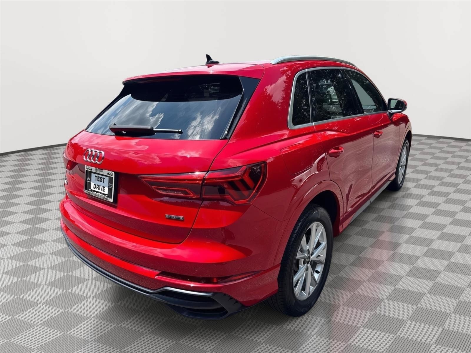 Used 2022 Audi Q3 2.0T Premium Plus w/ Premium Plus Package AWD/4WD image 6