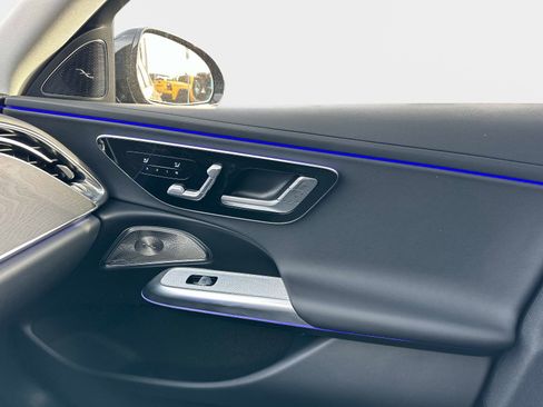 Used 2025 Mercedes-Benz E 350 4MATIC Sedan image 24