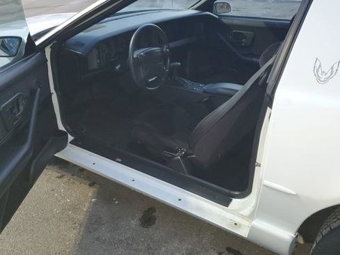 Used 1991 Pontiac Firebird Coupe RWD image 11