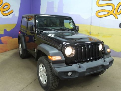 Used 2019 Jeep Wrangler Sport w/ Quick Order Package 28S AWD/4WD image 2
