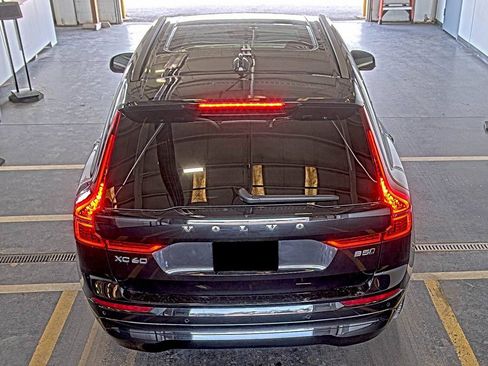 Used 2022 Volvo XC60 B5 Momentum image 4