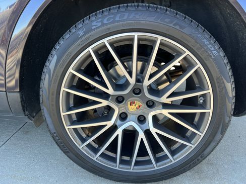 Used 2019 Porsche Cayenne image 13