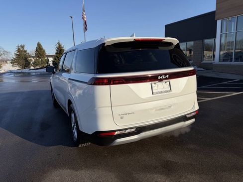 Used 2023 Kia Carnival LX image 9