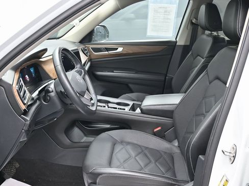 Used 2024 Volkswagen Atlas SE image 18