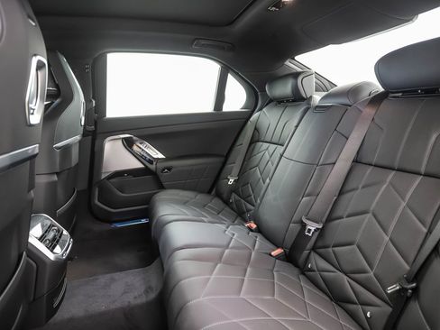 Used 2025 BMW i7 xDrive60 image 23