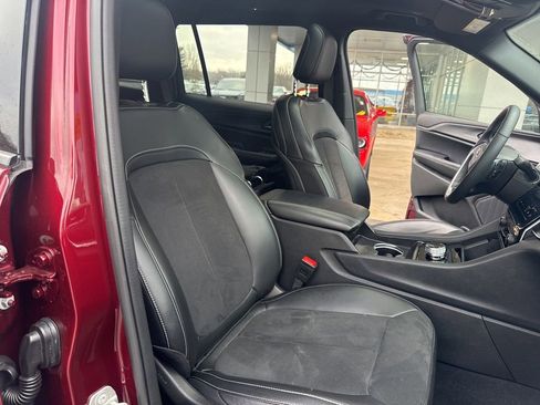 Used 2024 Jeep Grand Cherokee L Altitude image 28