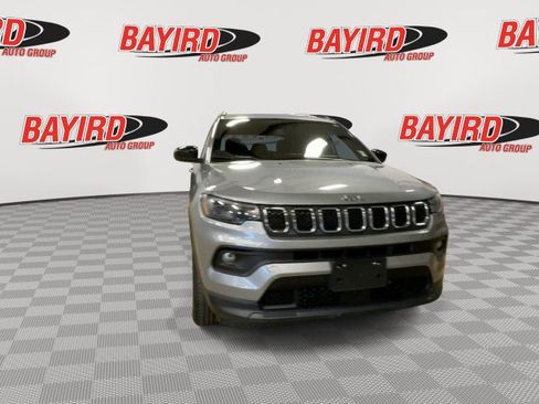 Used 2024 Jeep Compass Latitude image 3