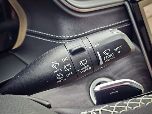 New 2025 Jeep Grand Cherokee Limited image 18