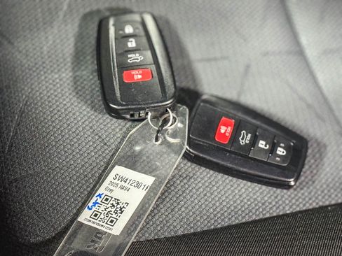 Certified 2025 Toyota RAV4 XLE w/ Convenience Package FWD image 31