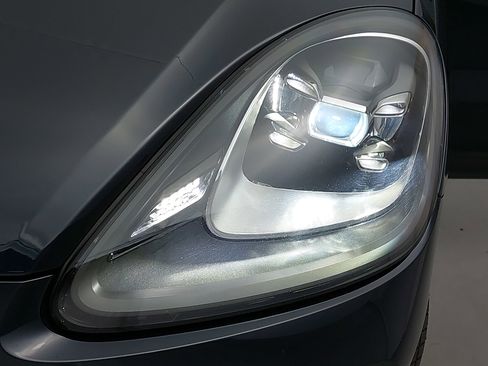 Used 2019 Porsche Cayenne image 34