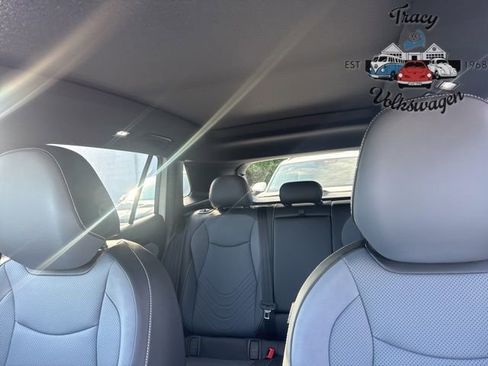 New 2026 Volkswagen Tiguan SE R-Line image 8