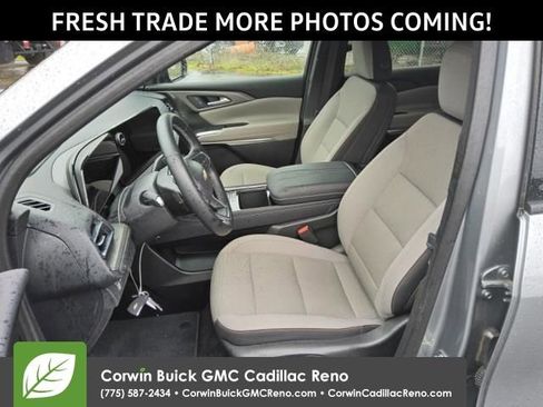 Used 2025 Chevrolet Traverse LT image 5