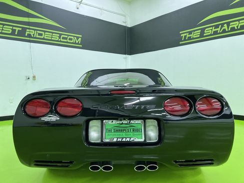 Used 2004 Chevrolet Corvette Coupe w/ Roof Package RWD image 8