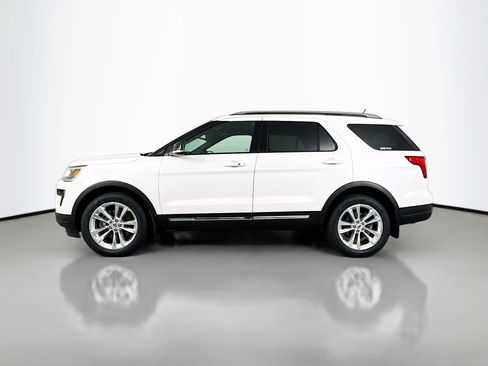 Used 2018 Ford Explorer XLT w/ Equipment Group 202A AWD/4WD image 4