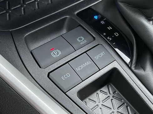 Used 2025 Toyota RAV4 XLE image 34